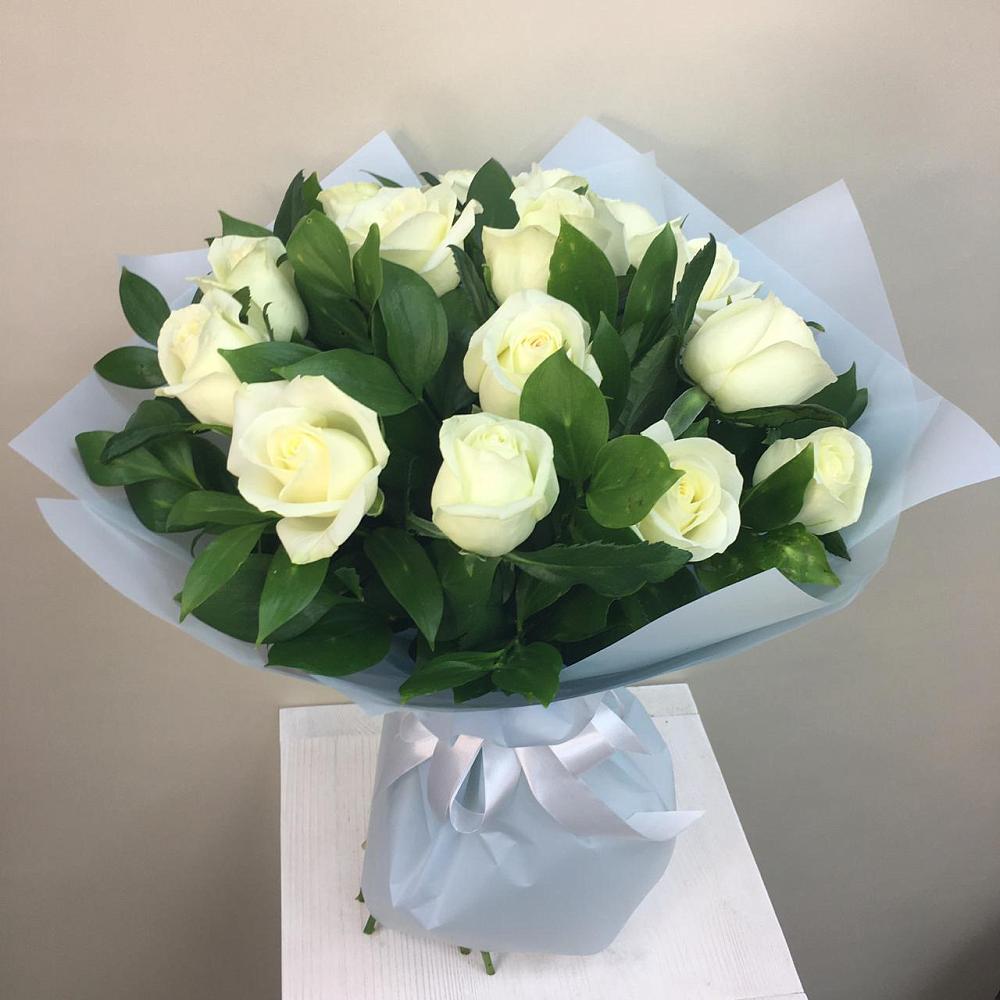 Букет 15 Белых роз Проуд в Сосновке