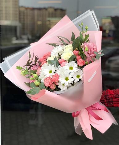 Букет цветов из: Розы, Лизиантусы и Хризантемы в Сосновке
