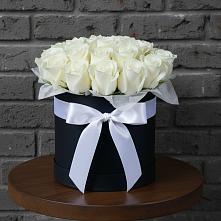 Цветочная композиция из Розы в шляпной коробке в Сосновке